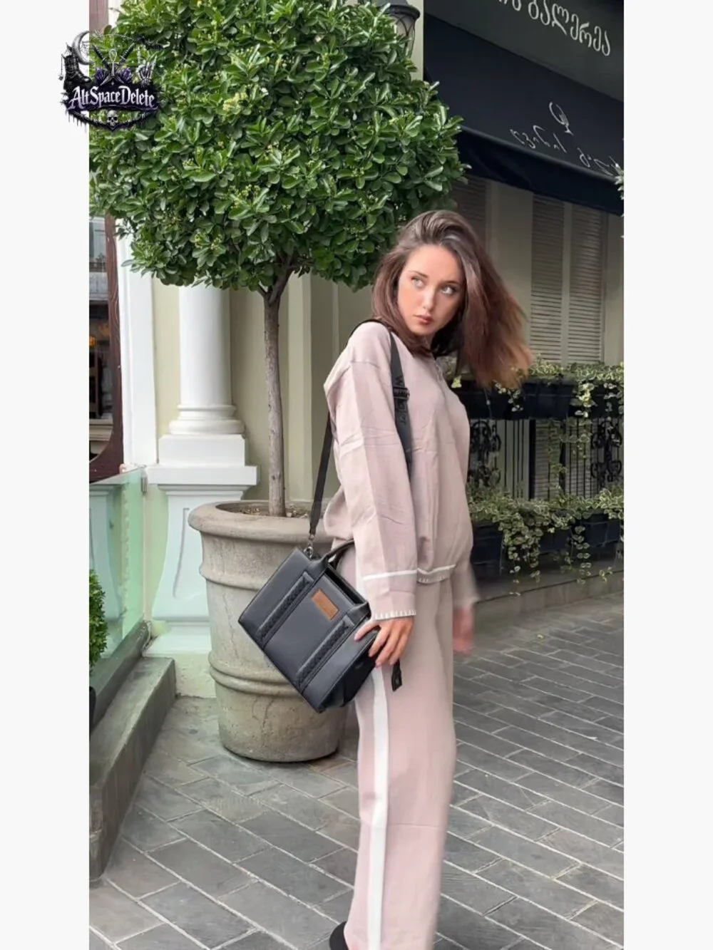 Medium Tote Bag with Adjustable Strap, Zipper Closure, Faux Leather - Picture 7 of 7